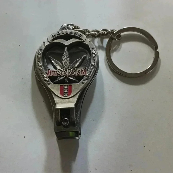 Medical plant design multi nail..beer opener..key chain from Holland.. - Picture 1 of 3